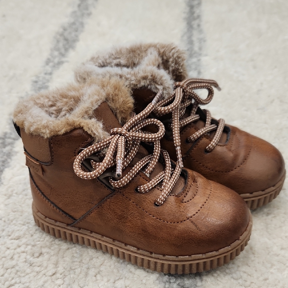 Brown Ankle Boots with Plush Lining and Sturdy Sole